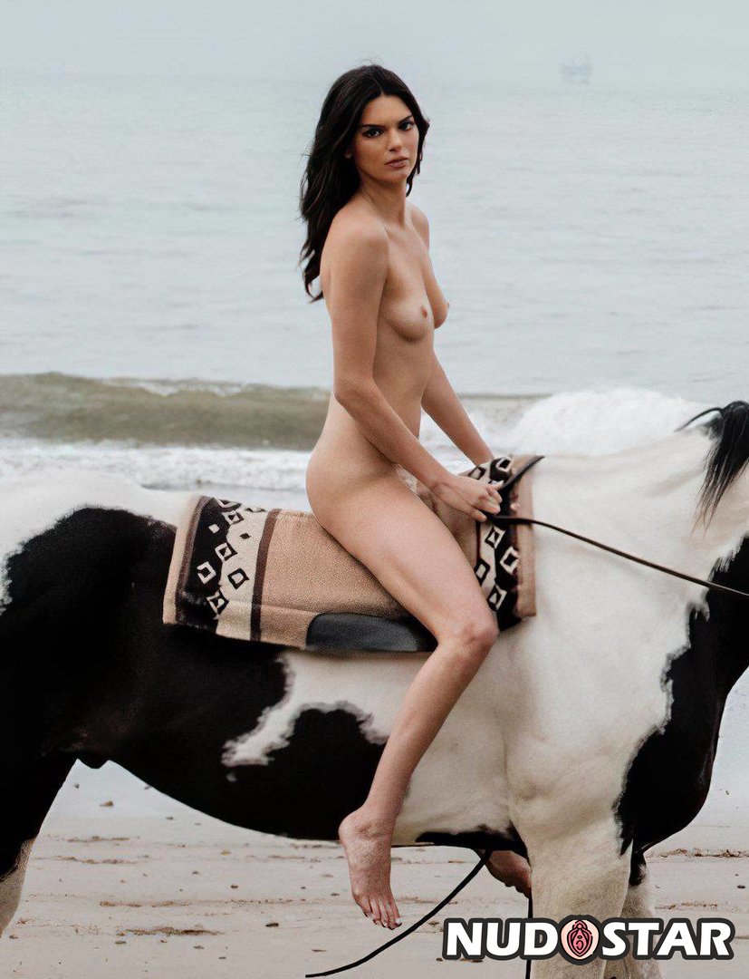 Kendall Jenner Leaked Photo 17